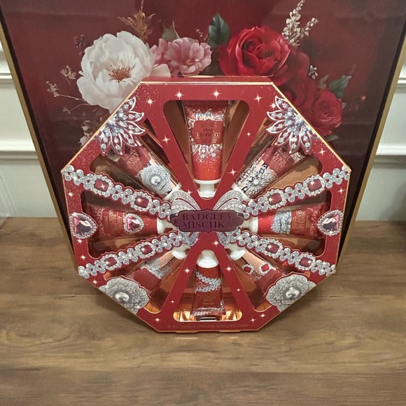 Badgley Mischka 8-Piece Luxurious Hand Cream Collection - Picture 3 of 5